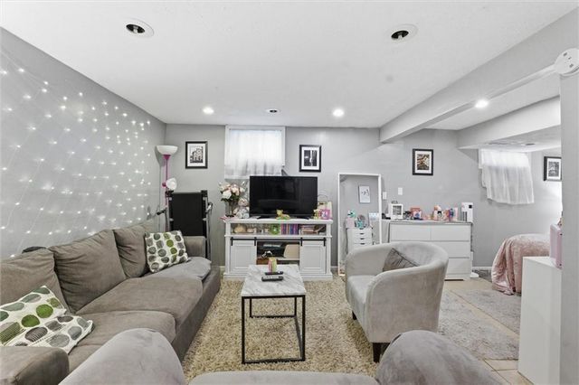 1308 SW Highland Drive, Lee's Summit, MO 64081