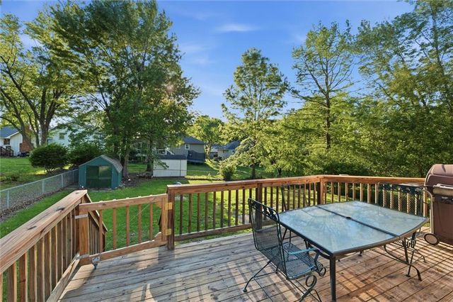 1308 SW Highland Drive, Lee's Summit, MO 64081