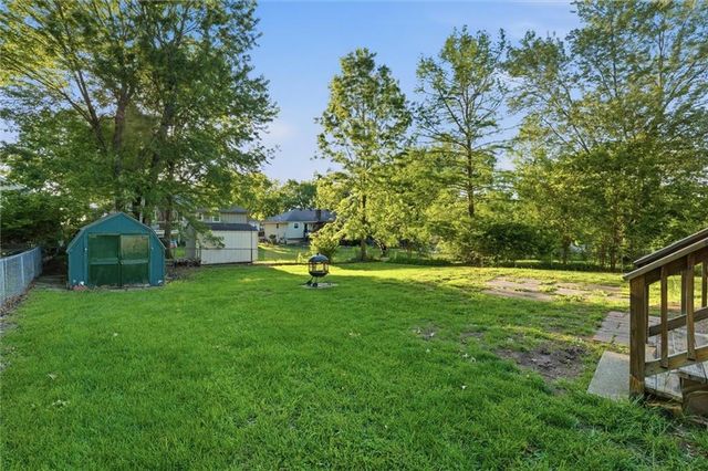 1308 SW Highland Drive, Lee's Summit, MO 64081