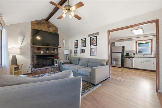 1308 SW Highland Drive, Lee's Summit, MO 64081