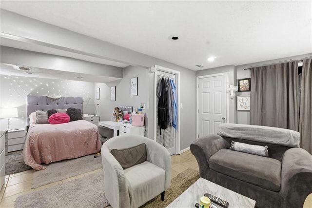 1308 SW Highland Drive, Lee's Summit, MO 64081