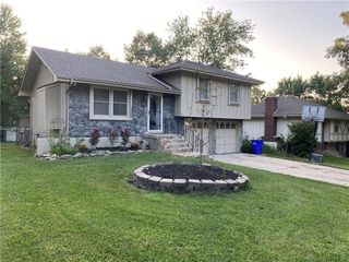 1308 SW Highland Drive, Lee's Summit, MO 64081