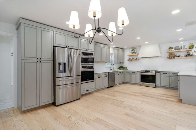 851 W Meadowview Drive, Nixa, MO 65714