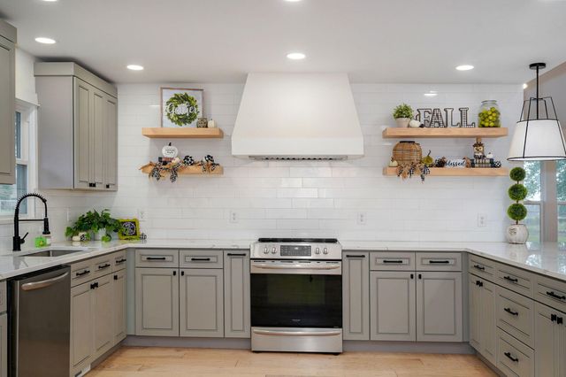 851 W Meadowview Drive, Nixa, MO 65714