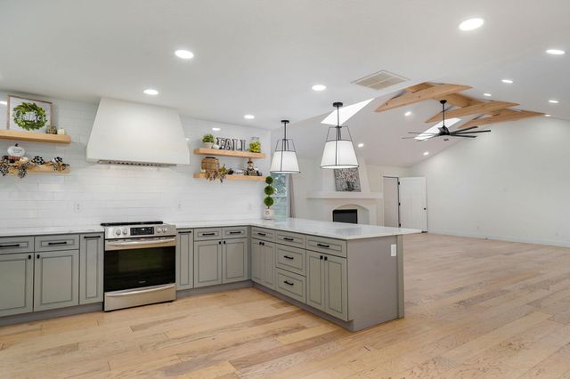 851 W Meadowview Drive, Nixa, MO 65714