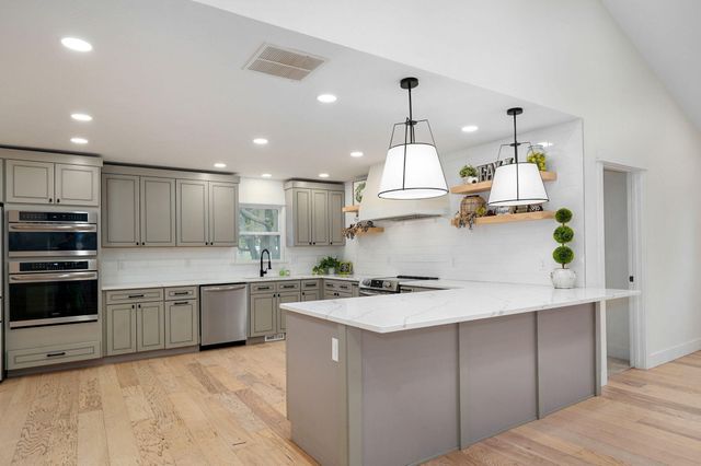 851 W Meadowview Drive, Nixa, MO 65714