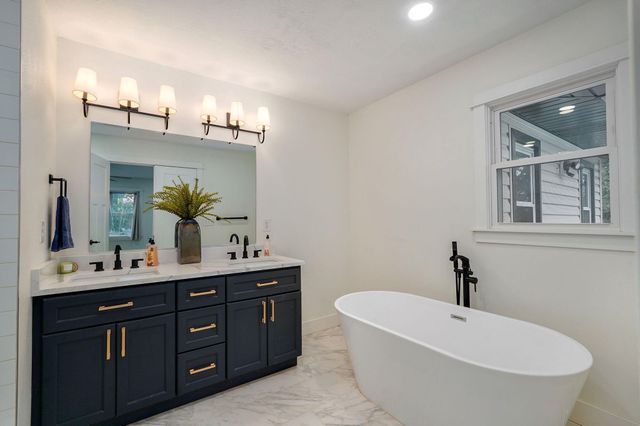 851 W Meadowview Drive, Nixa, MO 65714