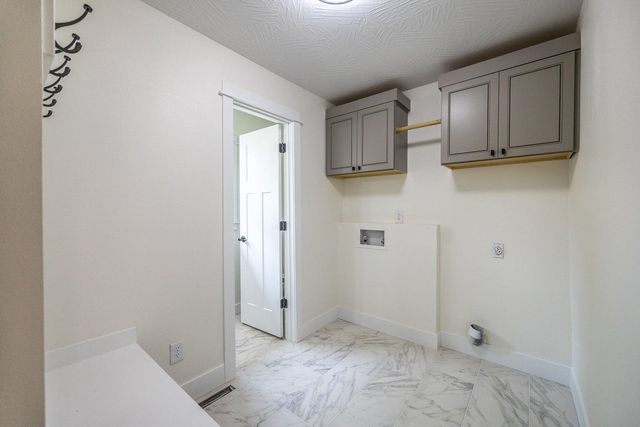 851 W Meadowview Drive, Nixa, MO 65714