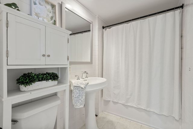 14 Mallet St 1, Boston, MA 02124