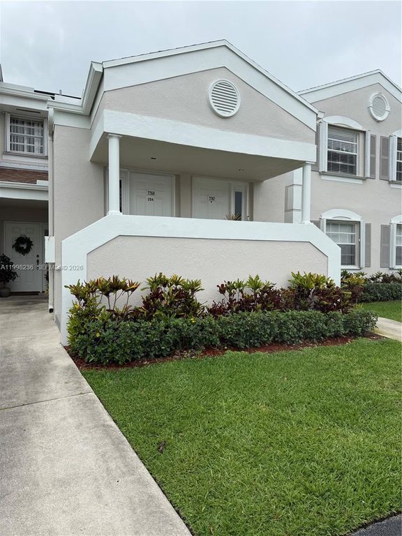 2260 SE 27th Dr 204-E, Homestead, FL 33035