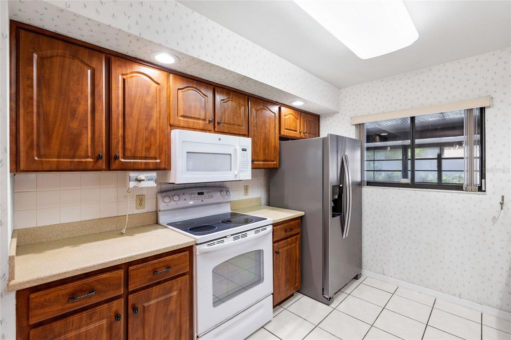 Image 15 of property listing at 3307 DEL PRADO COURT, Tampa, FL 33614