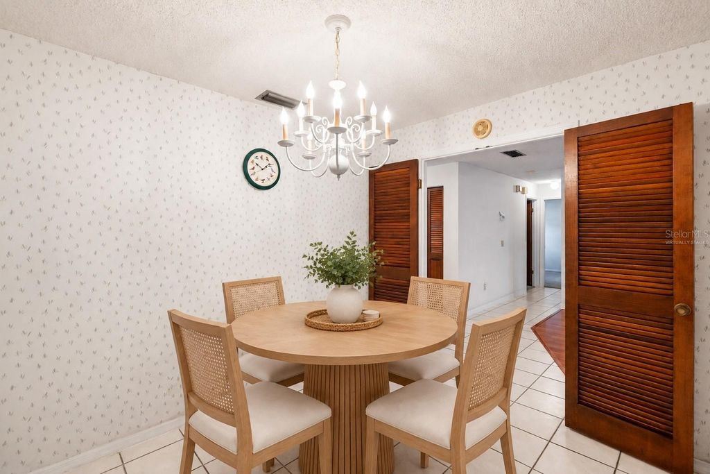 Image 16 of property listing at 3307 DEL PRADO COURT, Tampa, FL 33614