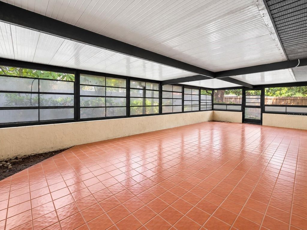 Image 27 of property listing at 3307 DEL PRADO COURT, Tampa, FL 33614