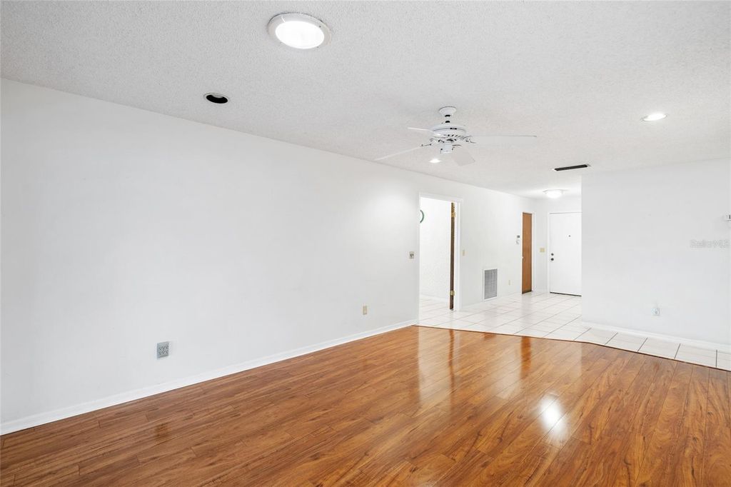 Image 7 of property listing at 3307 DEL PRADO COURT, Tampa, FL 33614