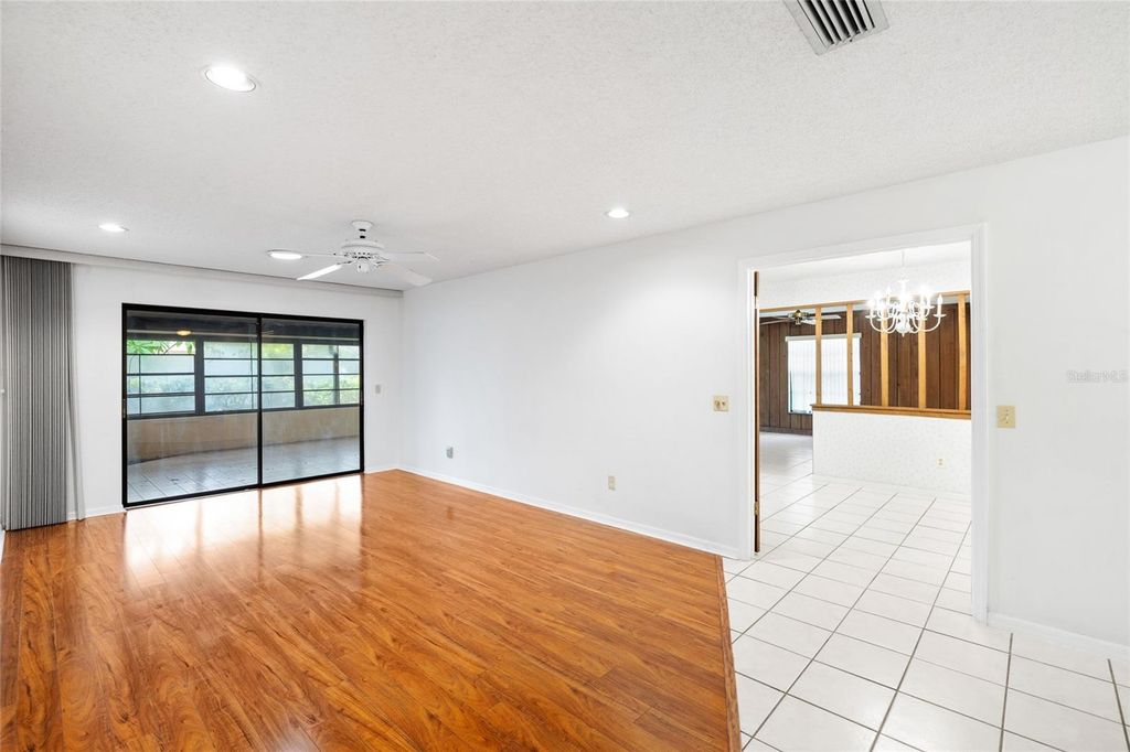 Image 10 of property listing at 3307 DEL PRADO COURT, Tampa, FL 33614
