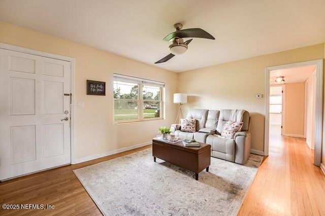 3827 VIA DE LA REINA, Jacksonville, FL 32217