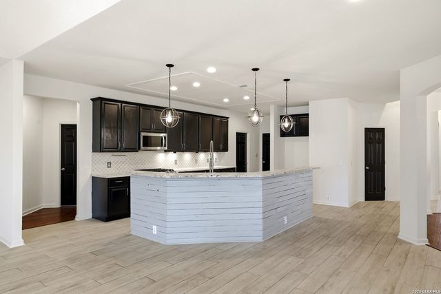 1615 Lookout Pt, San Antonio, TX 78260