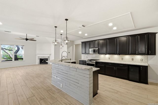 1615 Lookout Pt, San Antonio, TX 78260