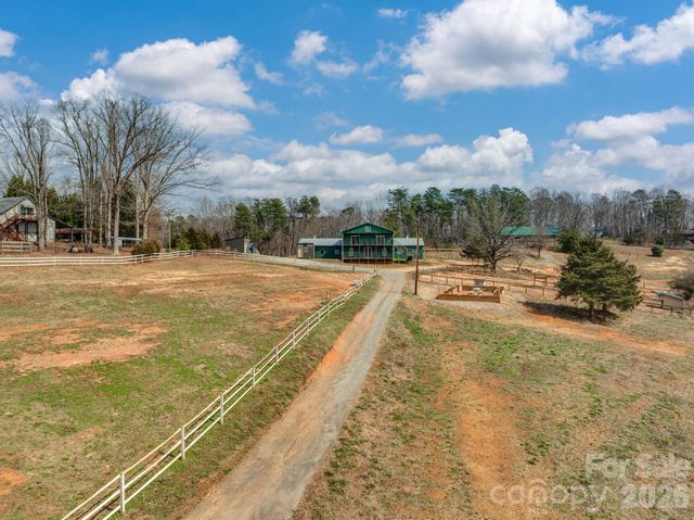 1487 Hayes Road, Columbus, NC 28722