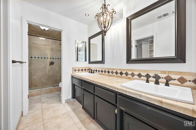 5415 Moraga Court, Bakersfield, CA 93314