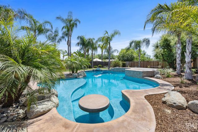5415 Moraga Court, Bakersfield, CA 93314