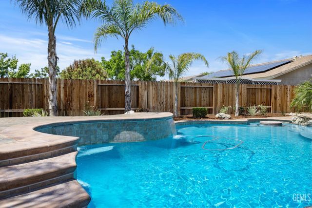 5415 Moraga Court, Bakersfield, CA 93314