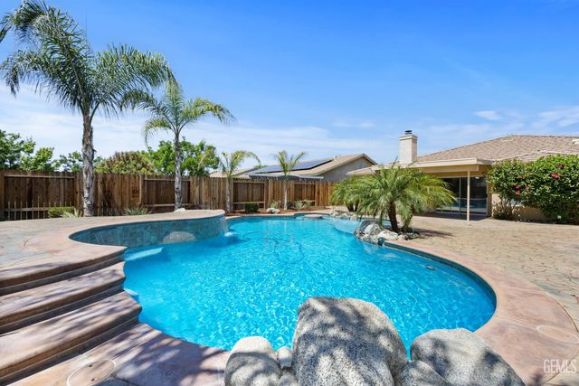 5415 Moraga Court, Bakersfield, CA 93314