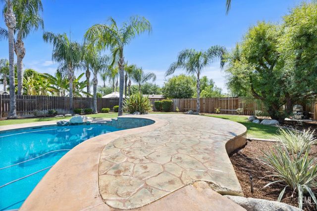 5415 Moraga Court, Bakersfield, CA 93314