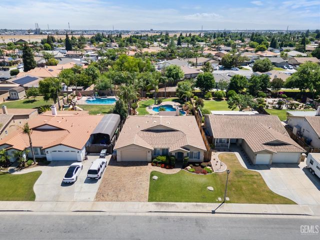 5415 Moraga Court, Bakersfield, CA 93314