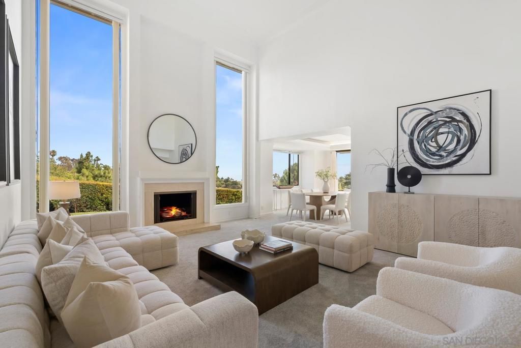 Image 1 of property listing at 2035 Caminito El Canario, La Jolla, CA 92037