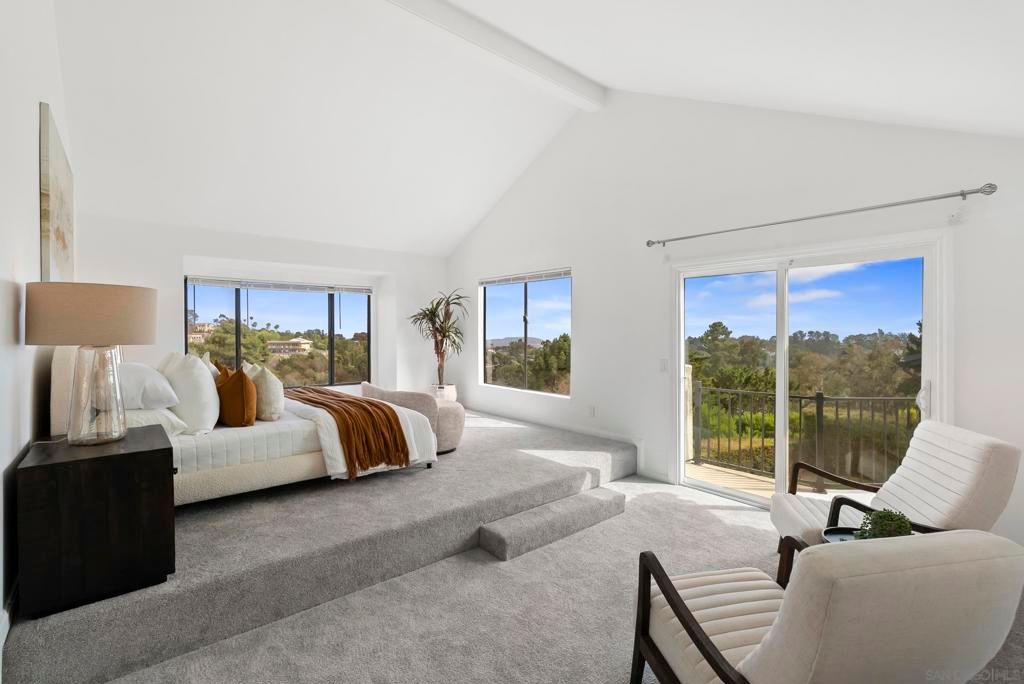 Image 13 of property listing at 2035 Caminito El Canario, La Jolla, CA 92037