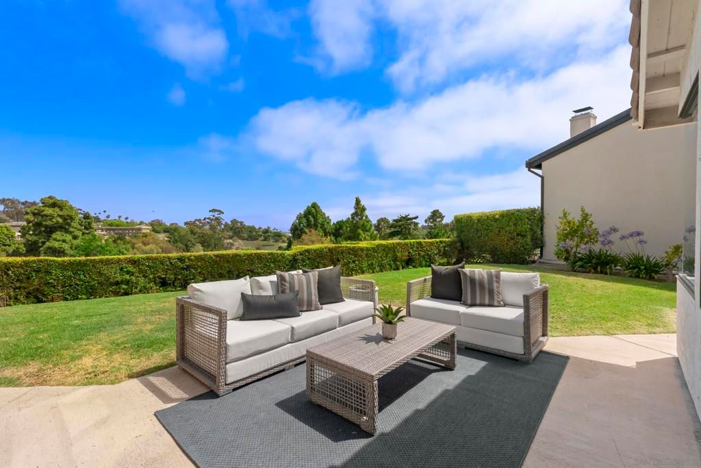 Image 16 of property listing at 2035 Caminito El Canario, La Jolla, CA 92037