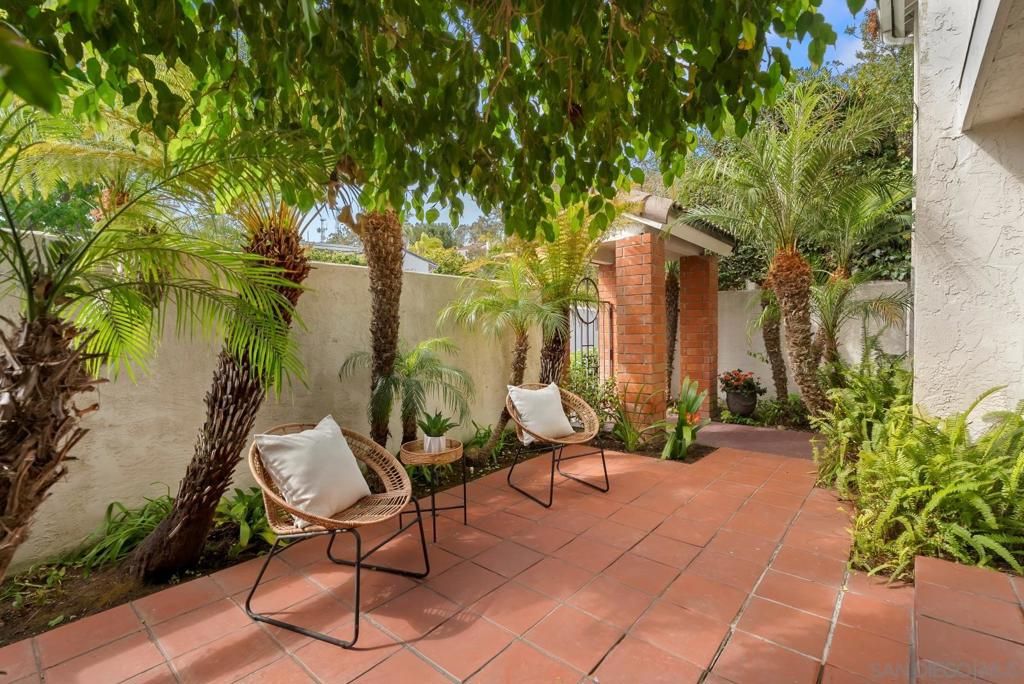 Image 18 of property listing at 2035 Caminito El Canario, La Jolla, CA 92037