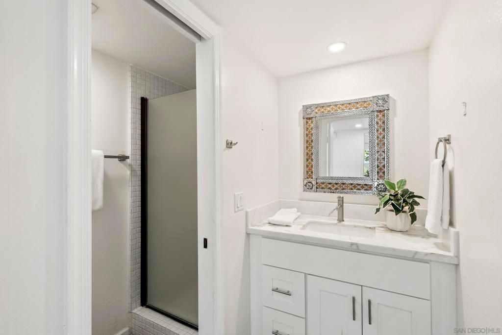 Image 19 of property listing at 2035 Caminito El Canario, La Jolla, CA 92037