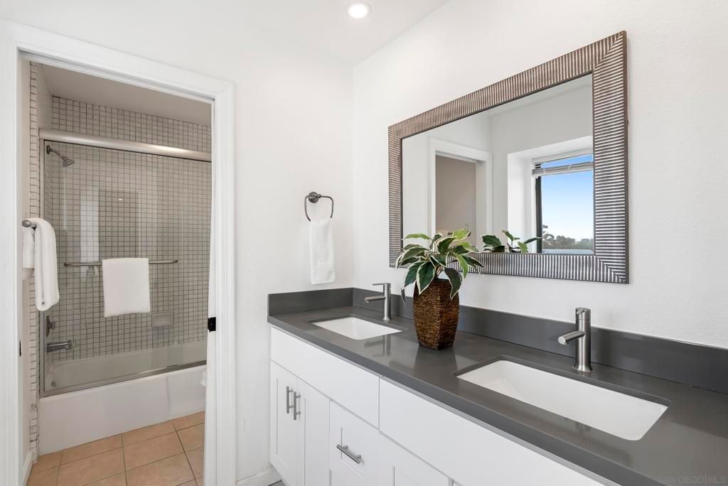 Image 21 of property listing at 2035 Caminito El Canario, La Jolla, CA 92037