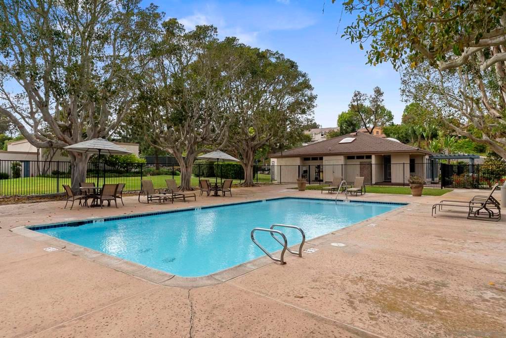 Image 31 of property listing at 2035 Caminito El Canario, La Jolla, CA 92037