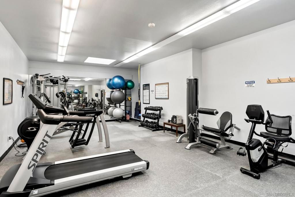 Image 33 of property listing at 2035 Caminito El Canario, La Jolla, CA 92037