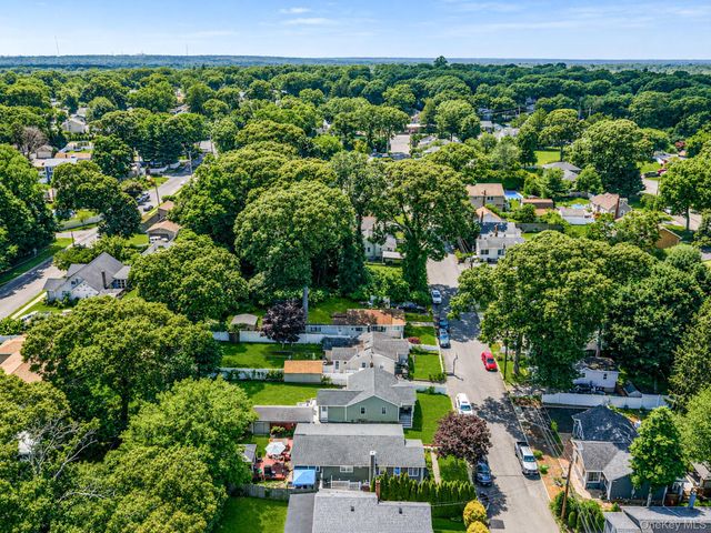 86 Eastview Road, Ronkonkoma, NY 11779