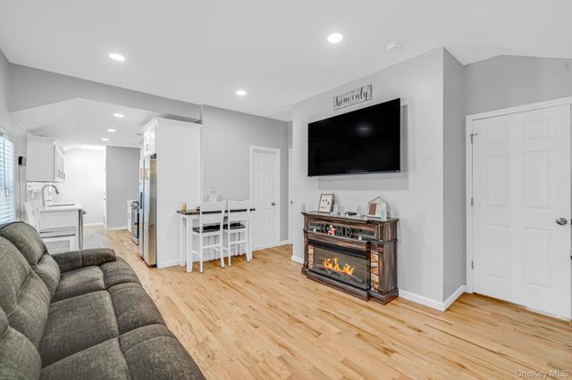 86 Eastview Road, Ronkonkoma, NY 11779