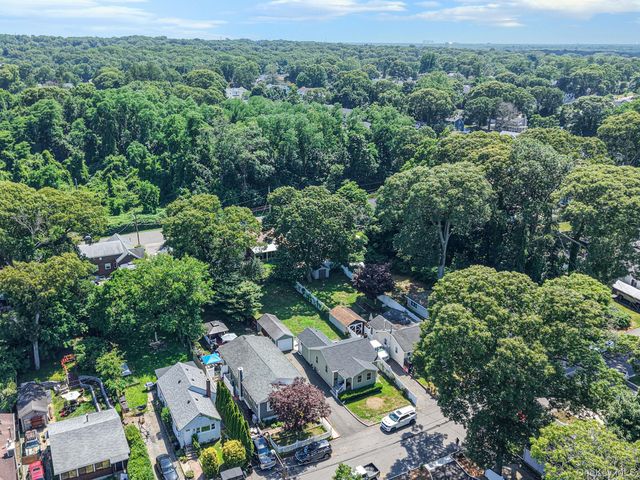 86 Eastview Road, Ronkonkoma, NY 11779