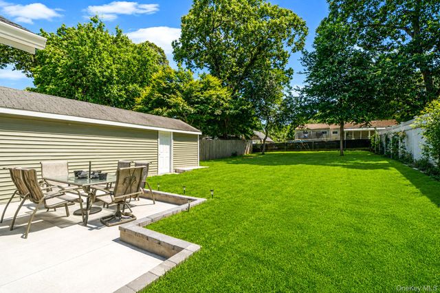 86 Eastview Road, Ronkonkoma, NY 11779