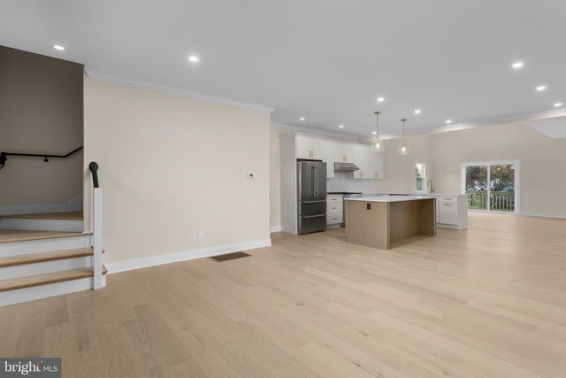 22 ORCHARD AVE, Pennington, NJ 08534
