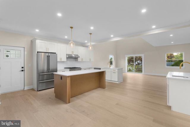 22 ORCHARD AVE, Pennington, NJ 08534