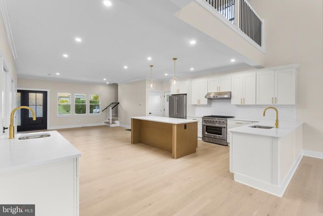22 ORCHARD AVE, Pennington, NJ 08534