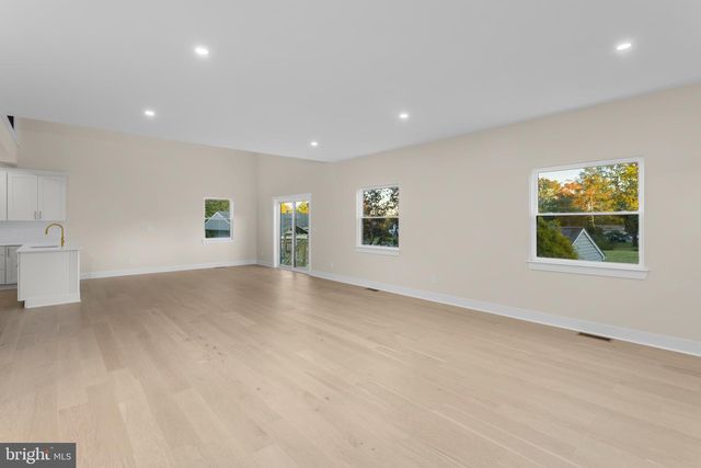 22 ORCHARD AVE, Pennington, NJ 08534