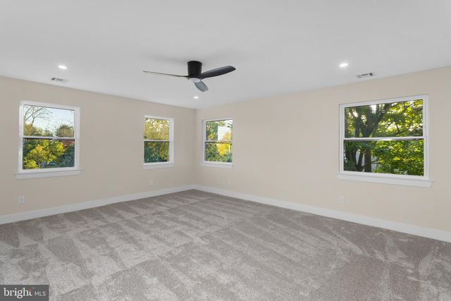 22 ORCHARD AVE, Pennington, NJ 08534