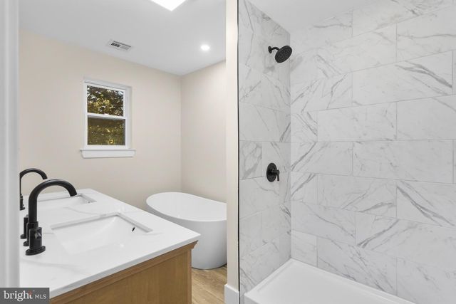 22 ORCHARD AVE, Pennington, NJ 08534