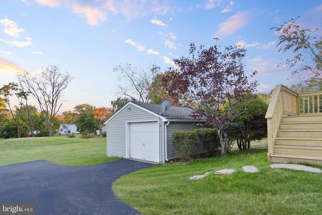 22 ORCHARD AVE, Pennington, NJ 08534