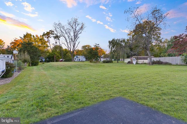 22 ORCHARD AVE, Pennington, NJ 08534