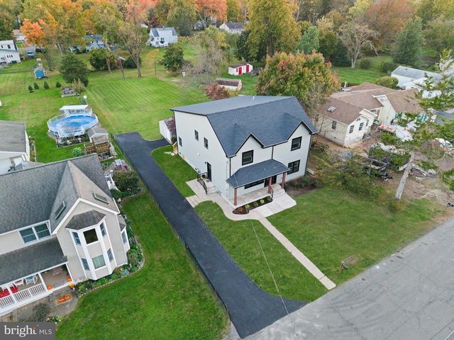 22 ORCHARD AVE, Pennington, NJ 08534
